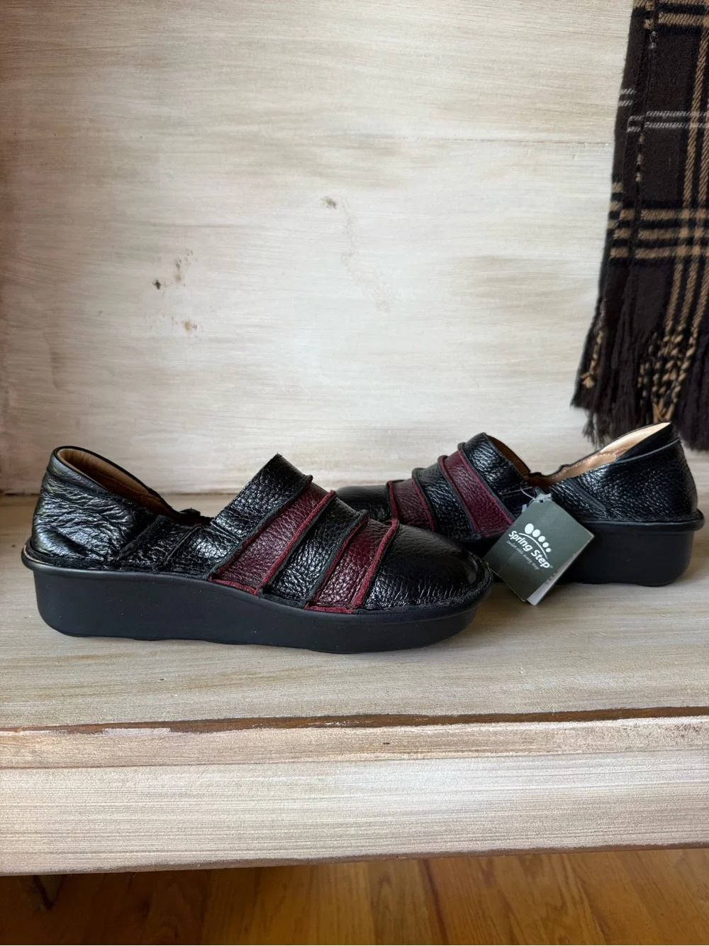 Women’s Spring Step Firefly Wedge Leather Loafer Size 6 Size 37 Black Burgundy